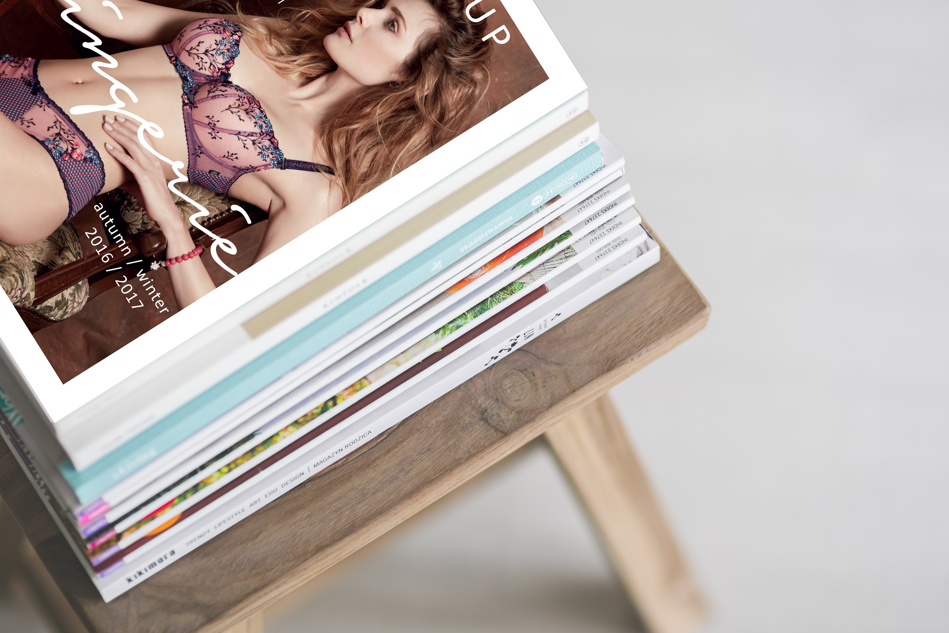 kaboompics-com_stack-of-magazines